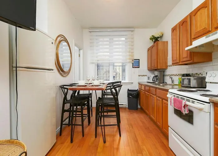 Chic 4Br Haven Sunlit In Downtown Mtl