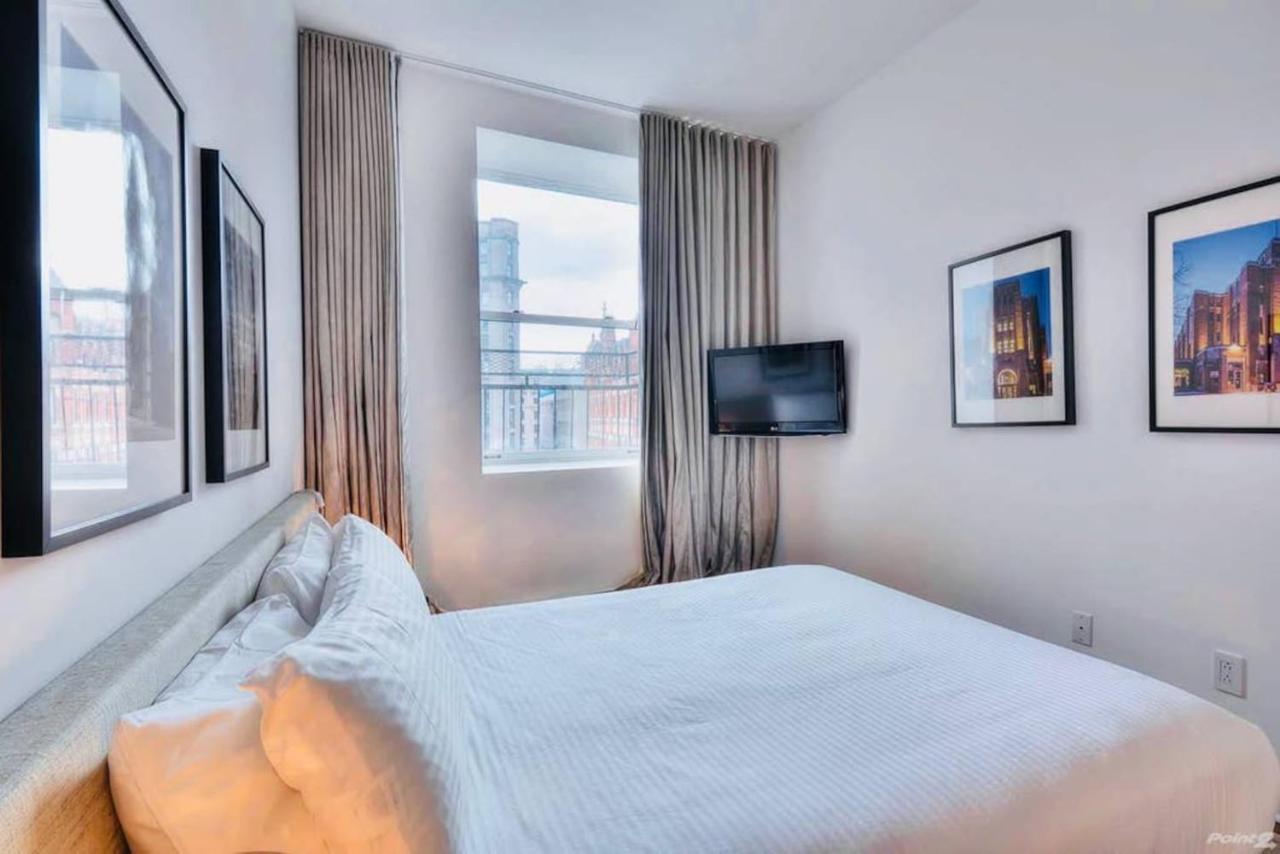 Stella Stays Stunning Old Netflix Apartment
