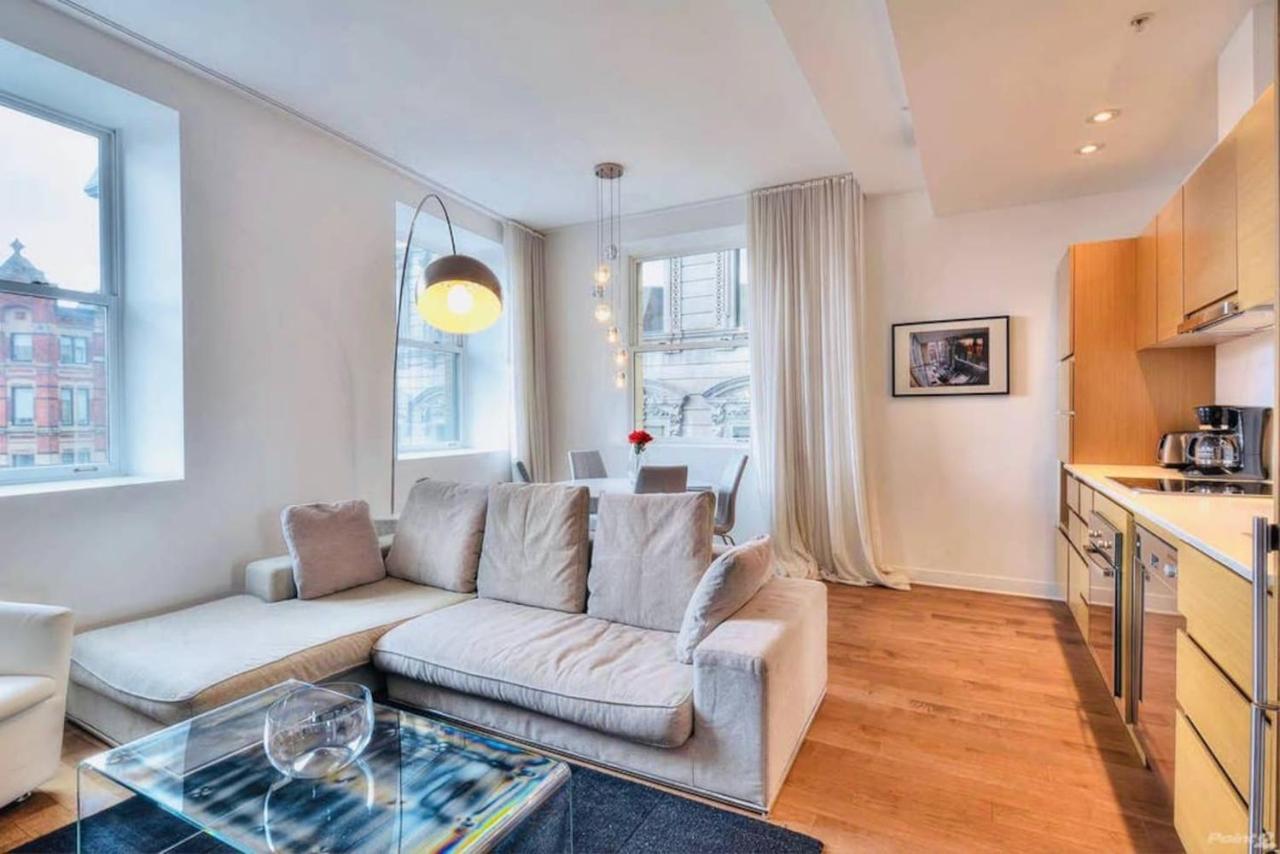 Stella Stays Stunning Old Netflix Apartment