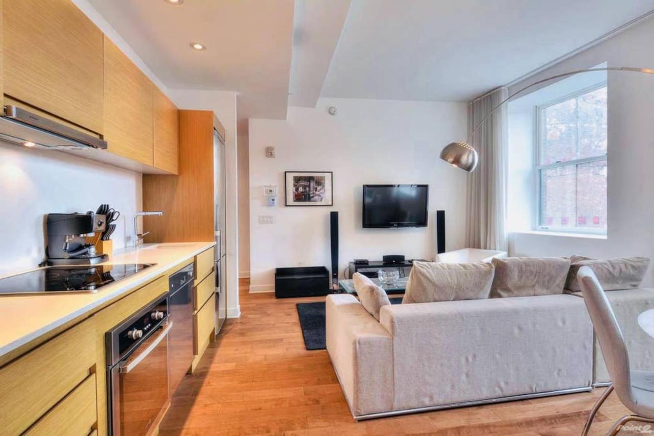 Stella Stays Stunning Old Netflix Apartment