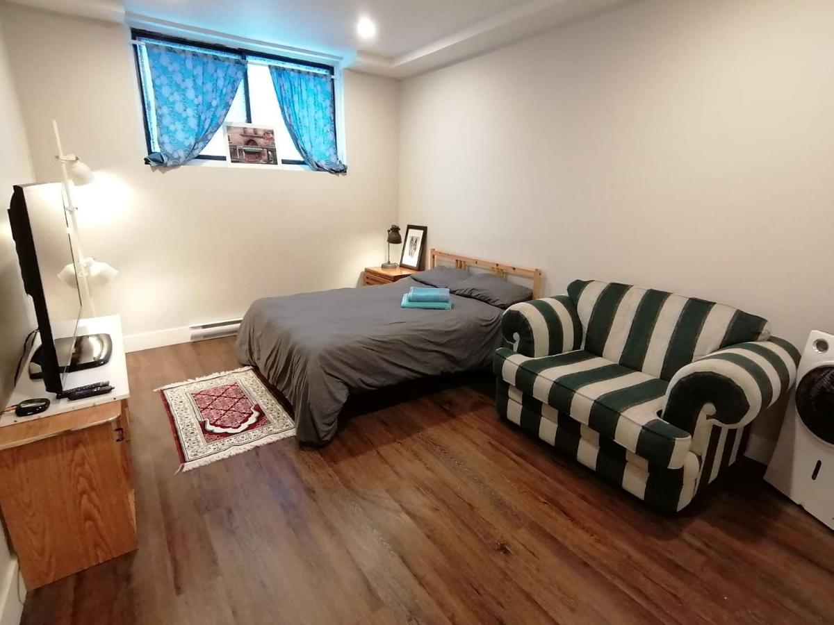 Sanitized Renovated Close To Subway And 24 Hrs Services Apartment Montreal