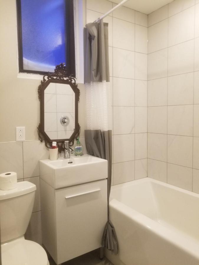 Sanitized Renovated Close To Subway And 24 Hrs Services *