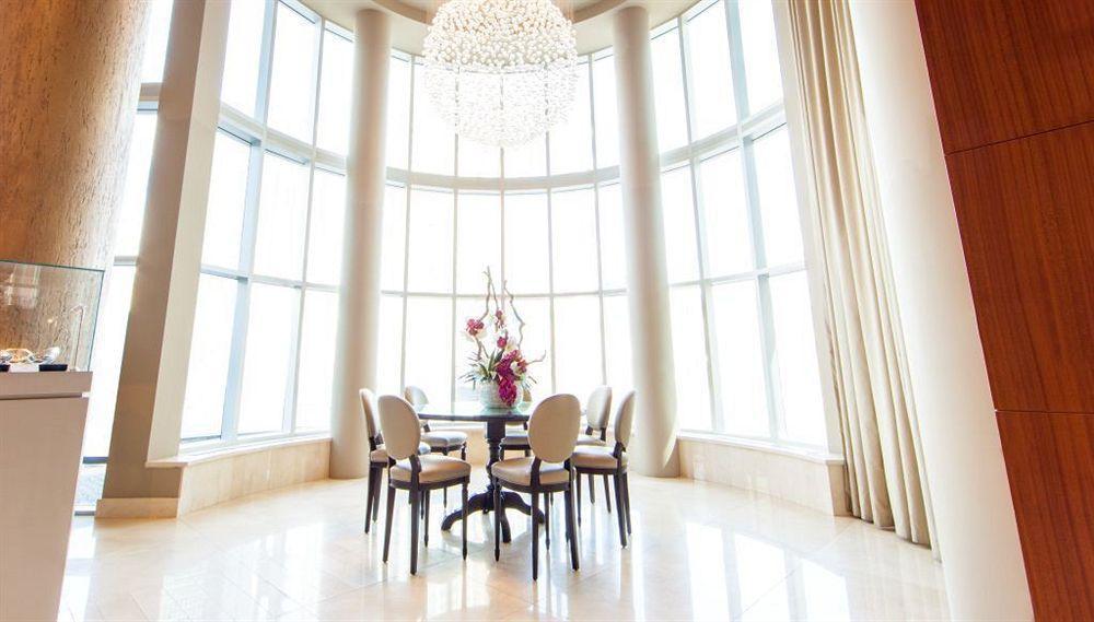 Warwick Le Crystal - Hotel