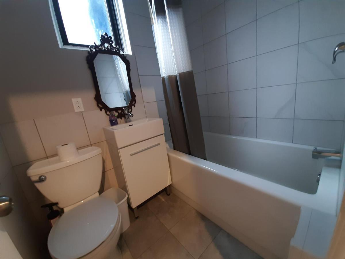 Sanitized Renovated Close To Subway And 24 Hrs Services * Montreal