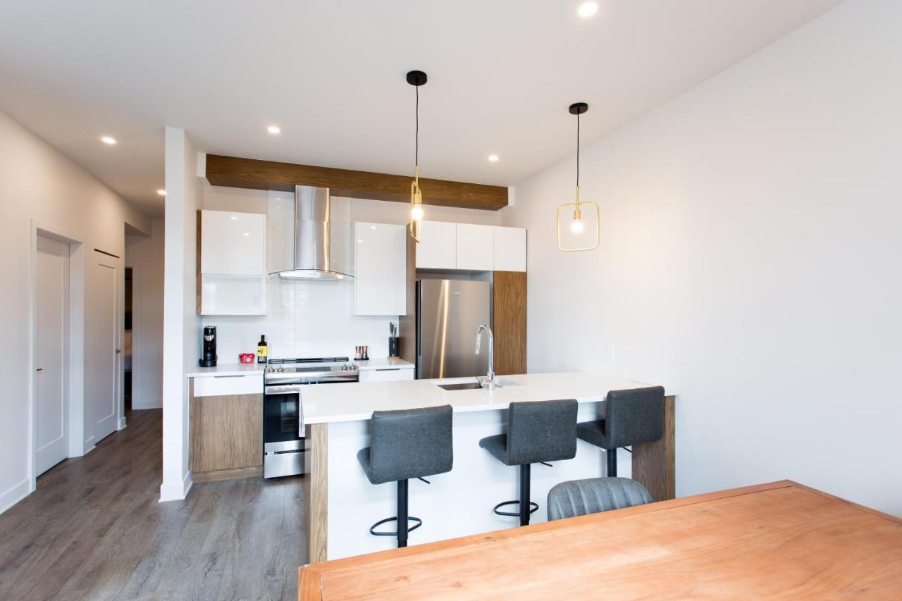 Light Filled 2 Bdr Unit In Mile End By Den *