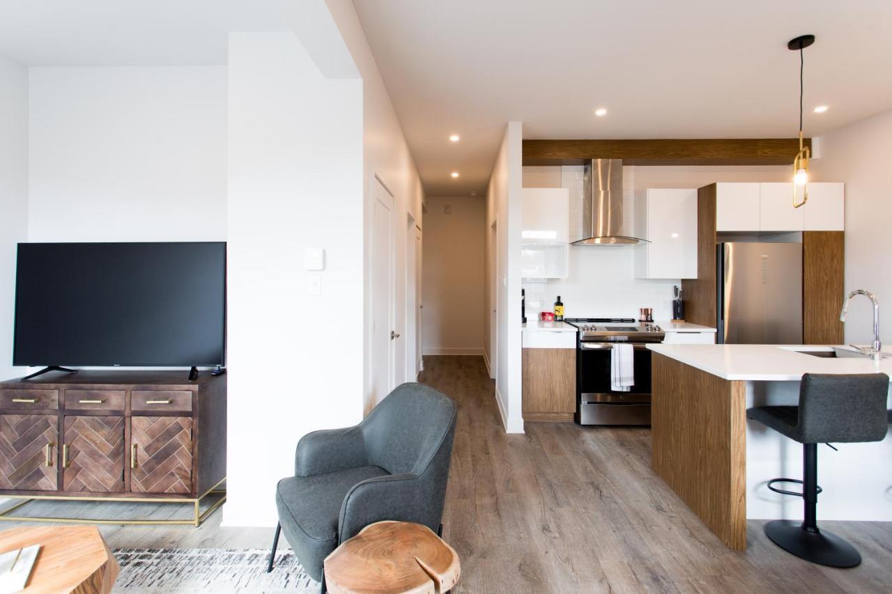 Light Filled 2 Bdr Unit In Mile End By Den Apartment Montreal