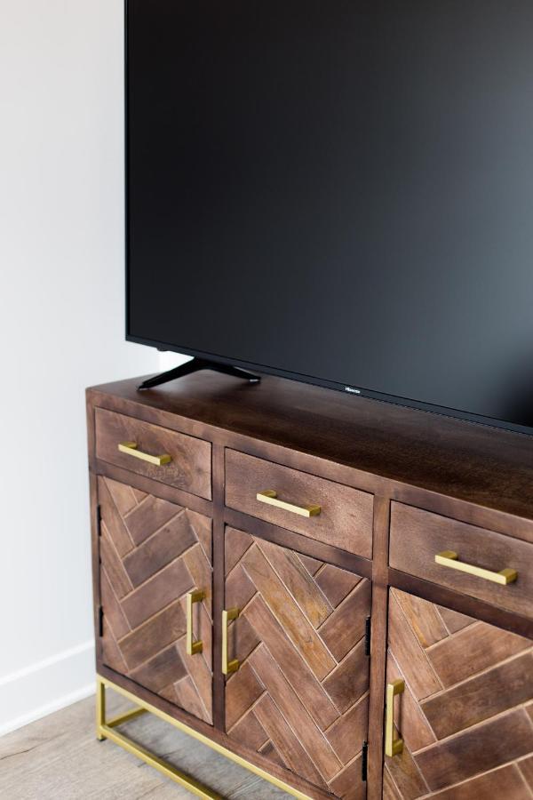 Apartment Light Filled 2 Bdr Unit In Mile End By Den *