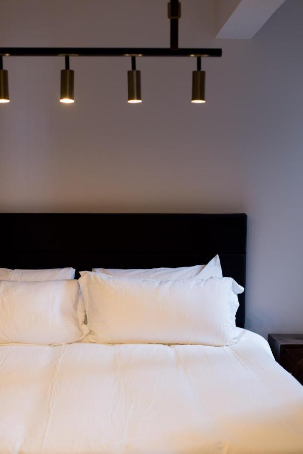 Light Filled 2 Bdr Unit In Mile End By Den Apartment
