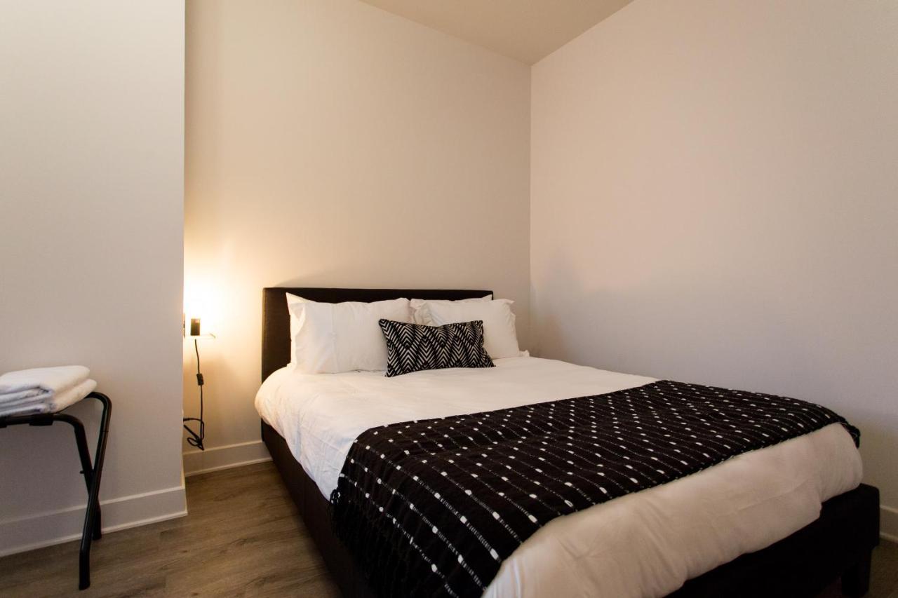 Light Filled 2 Bdr Unit In Mile End By Den *