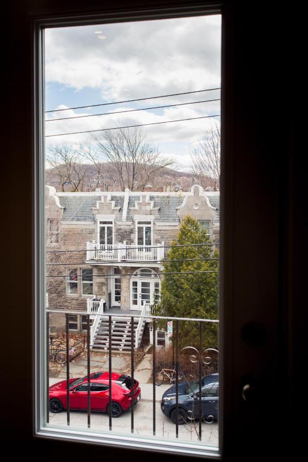Apartment Light Filled 2 Bdr Unit In Mile End By Den *