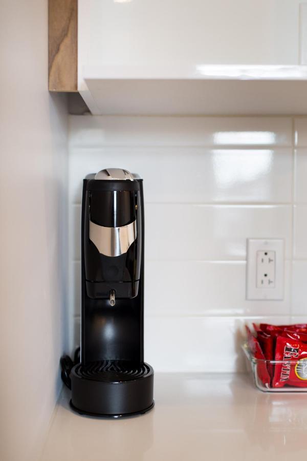 Light Filled 2 Bdr Unit In Mile End By Den Apartment
