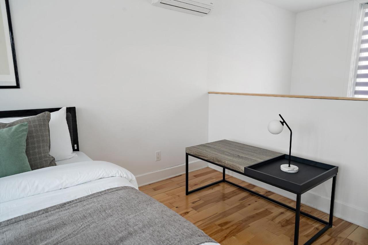 Frontenac By Restavio Apartment