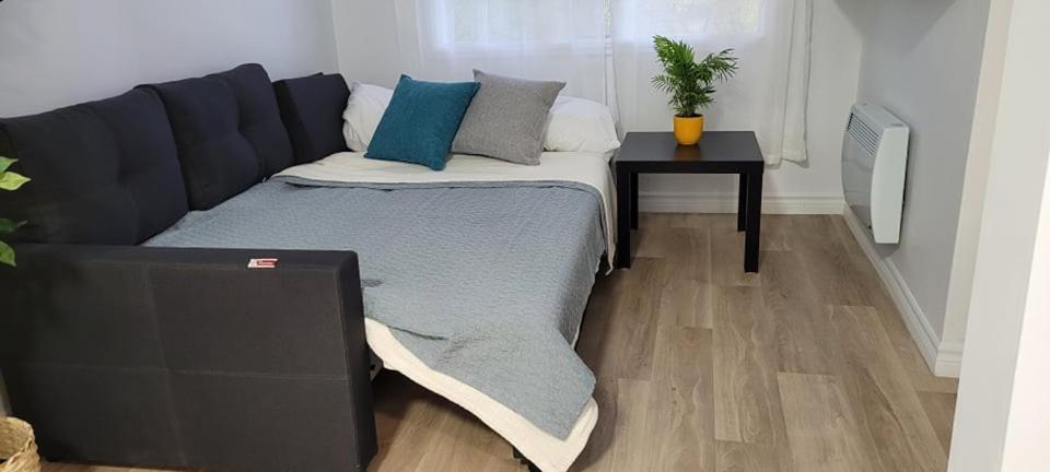 Sleep Quietly 20 Minutes From Downtown Apartment *