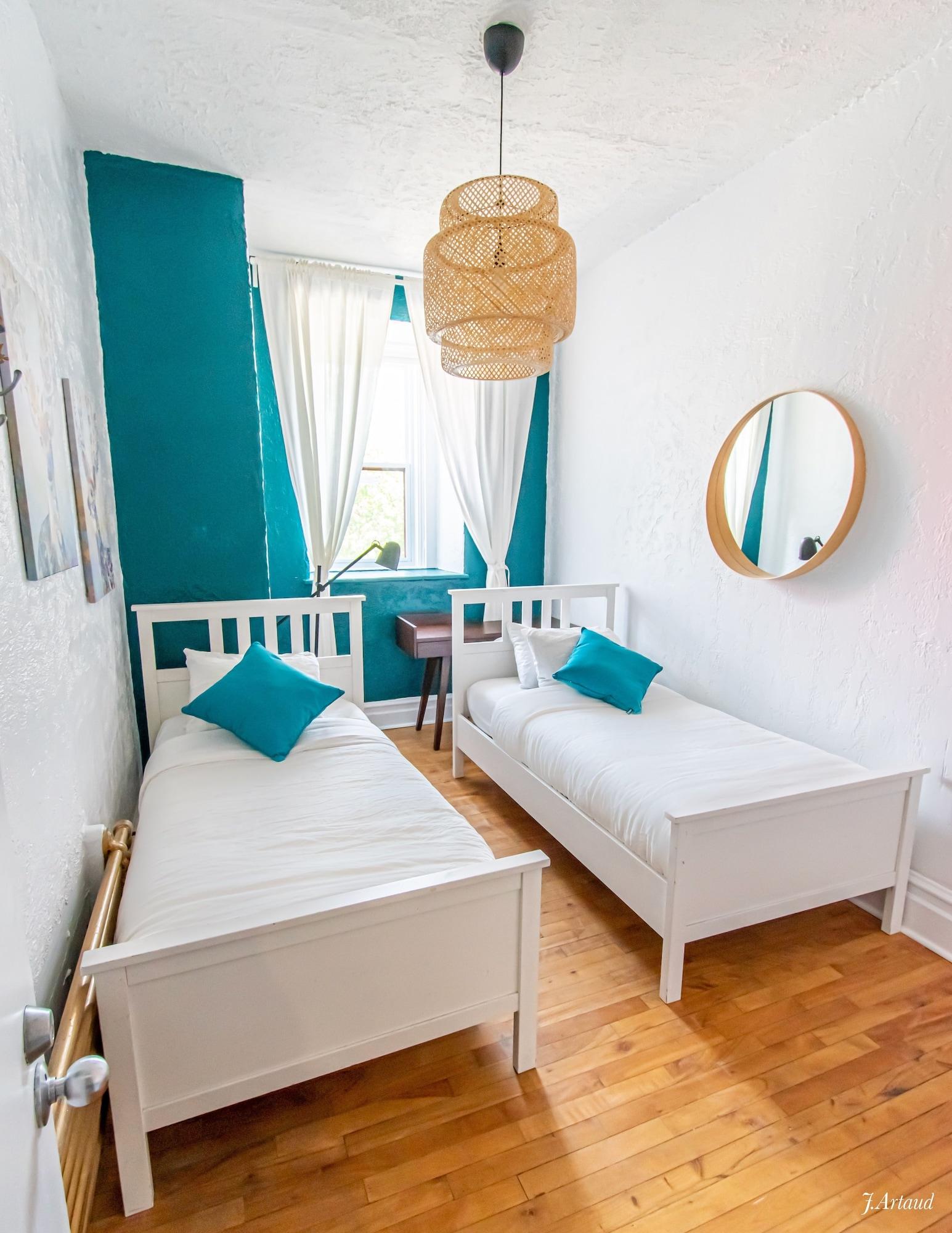Auberge Du Plateau Hostel Montreal