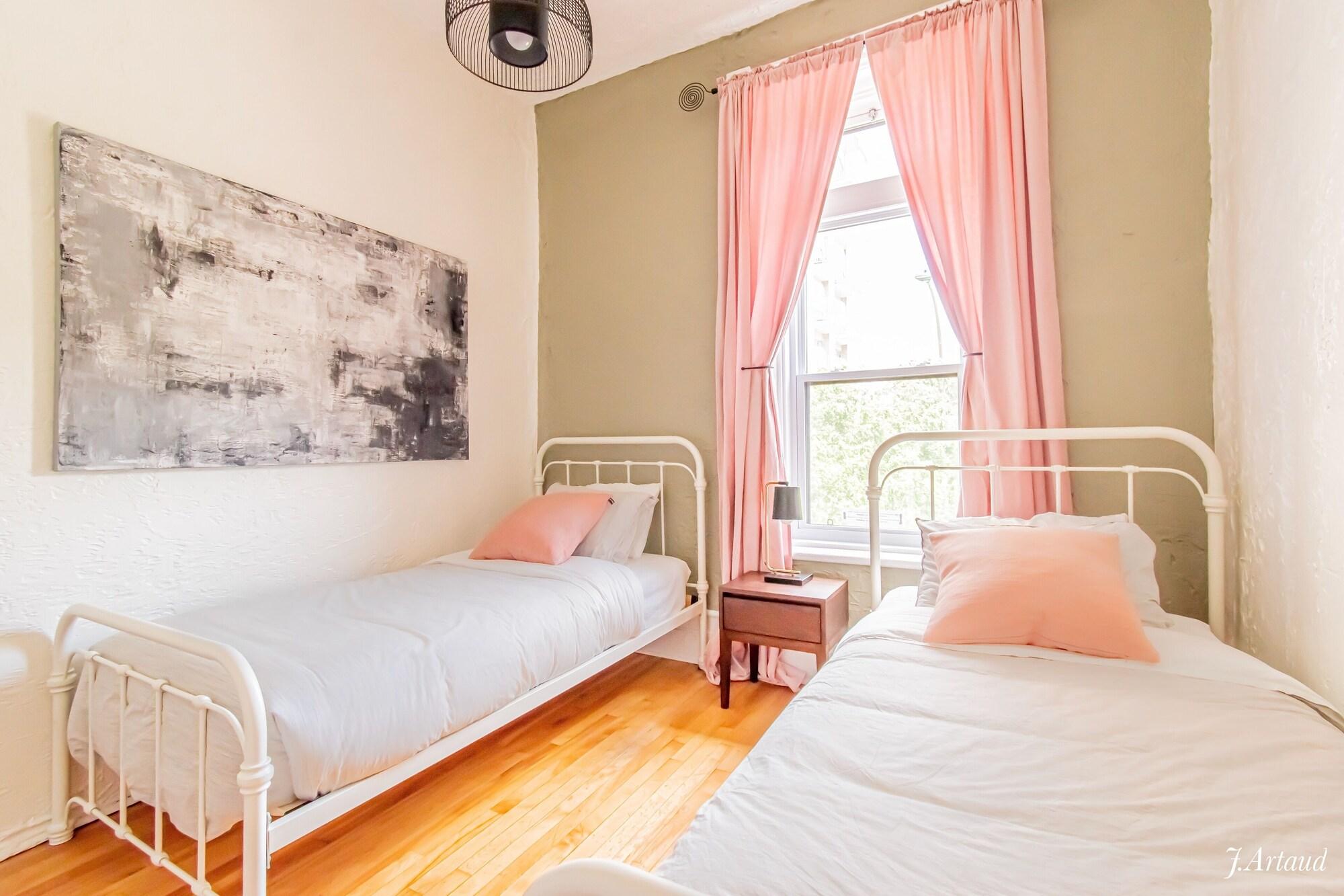 Auberge Du Plateau Hostel *
