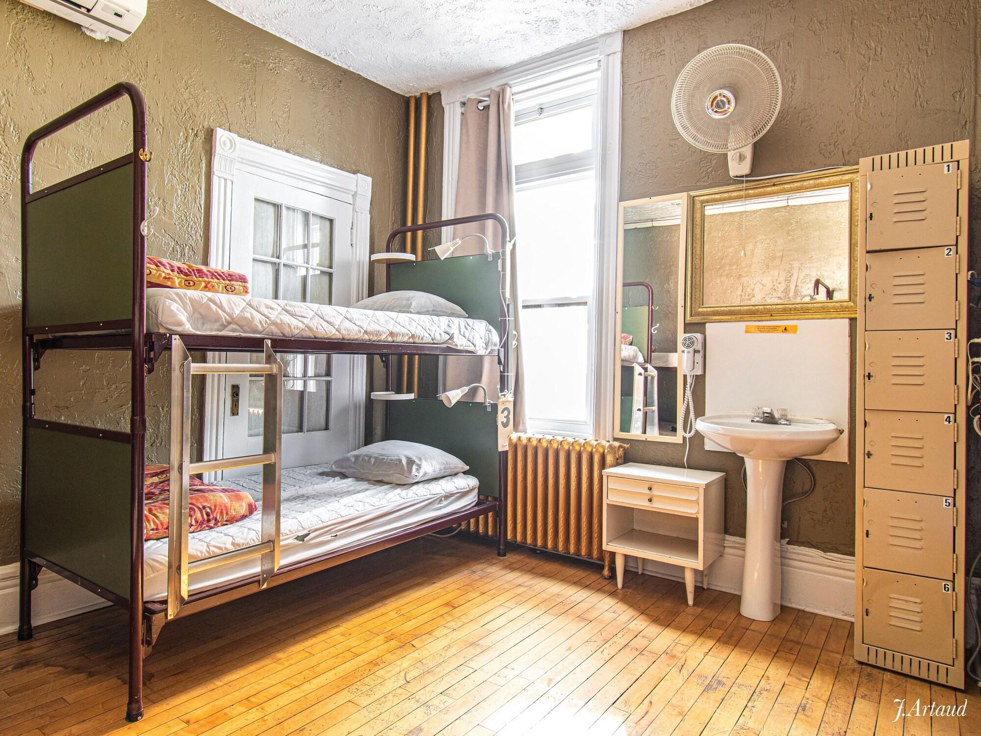 Hostel Auberge Du Plateau Montreal