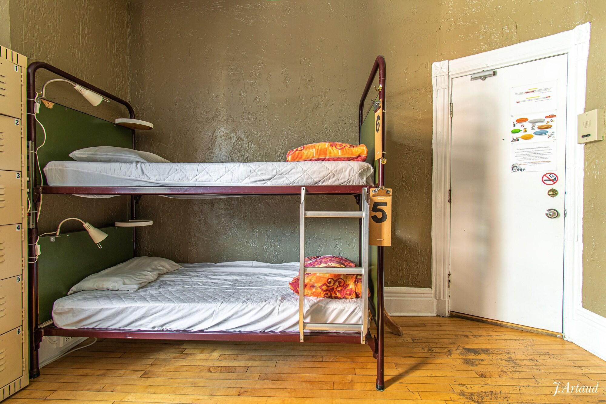 Auberge Du Plateau Hostel