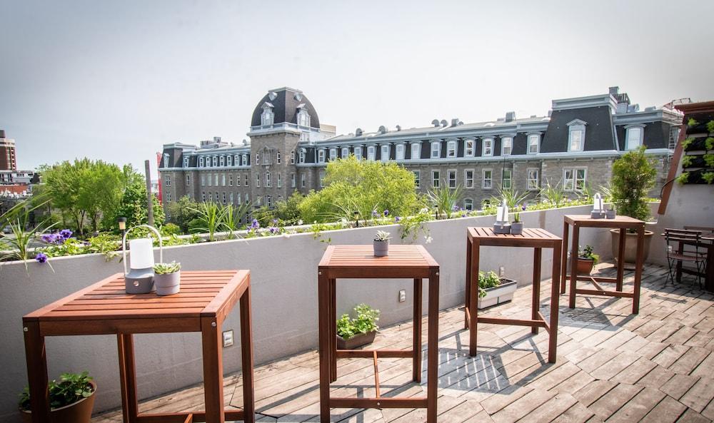Auberge Du Plateau Hostel