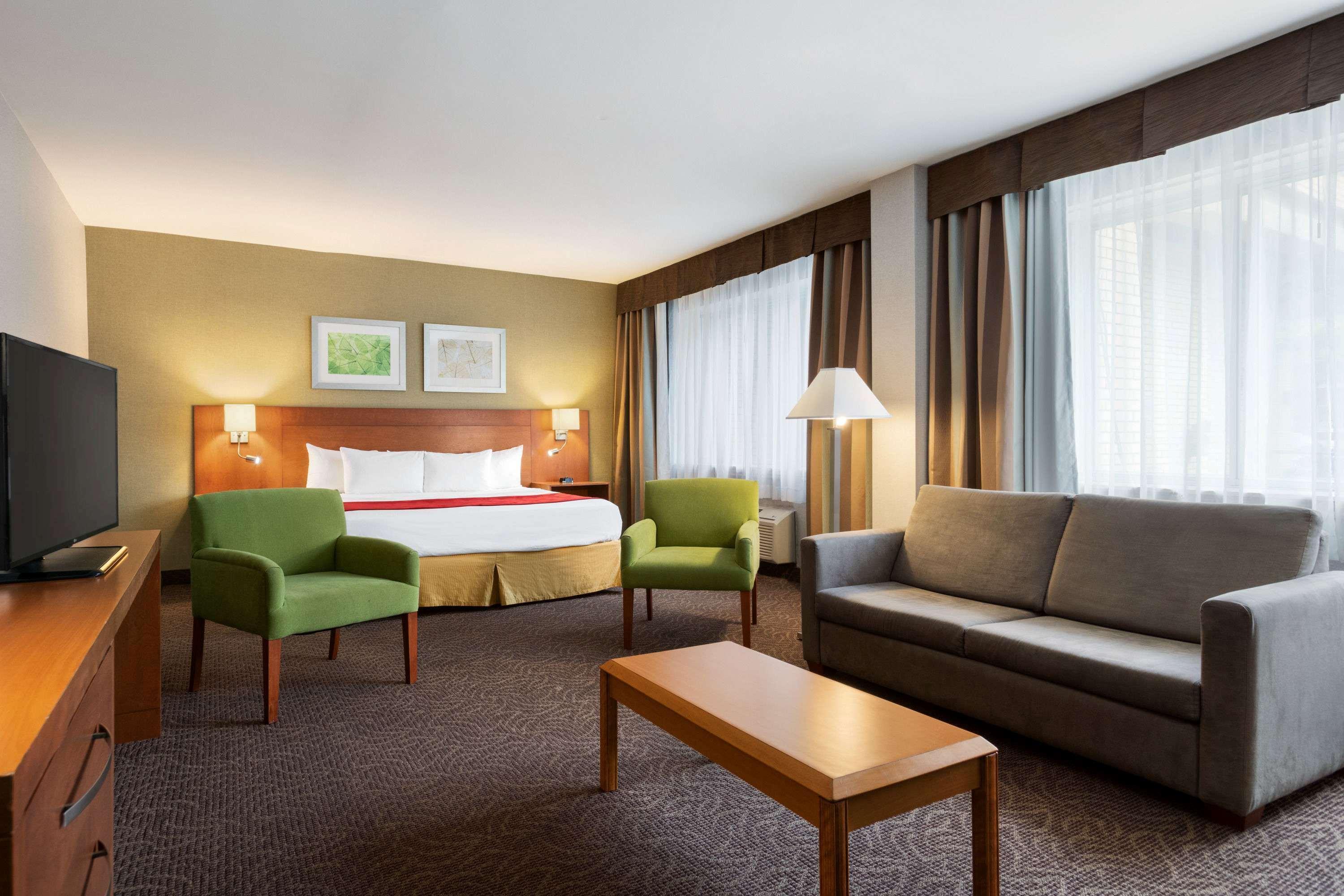 Ramada Plaza By Wyndham Hotel 3*