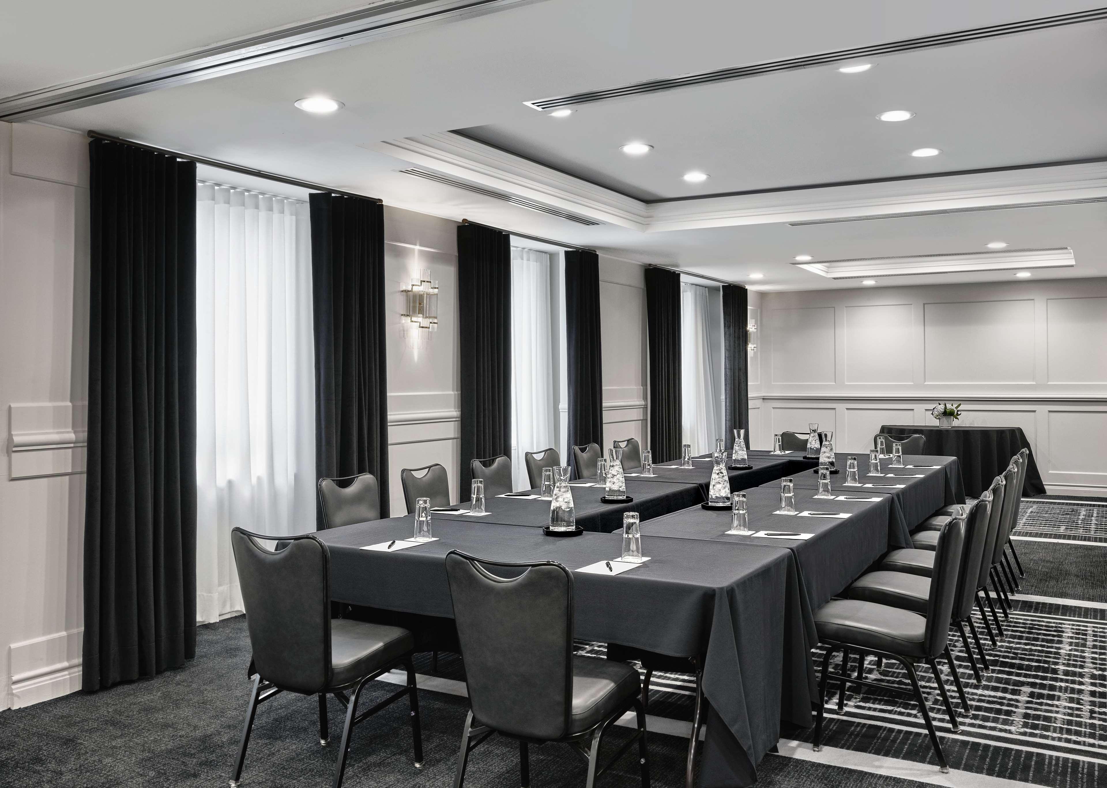 Vogue Downtown, Curio Collection By Hilton Hotel