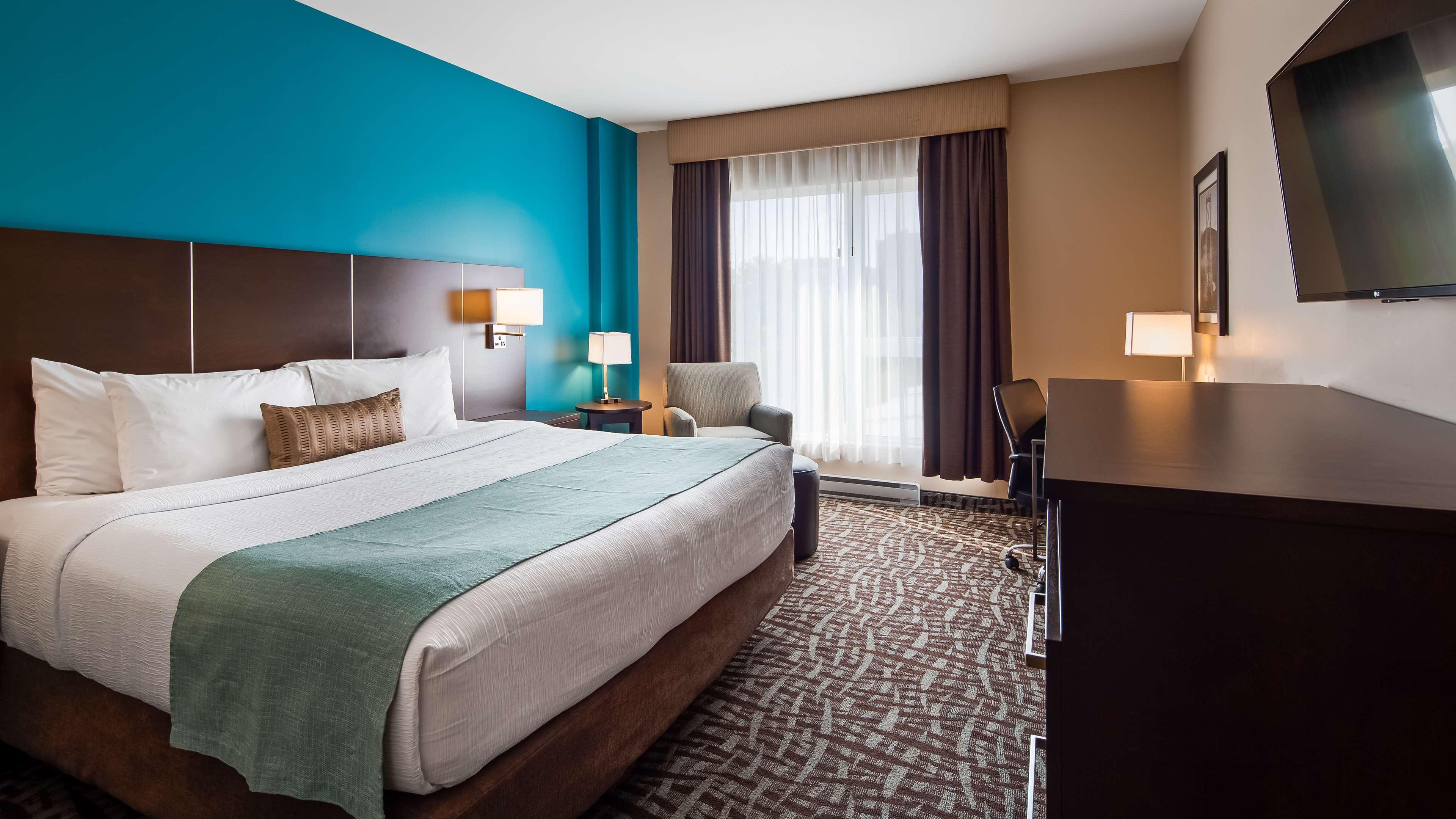 Best Western Plus Hotel Montreal Hotel 4*