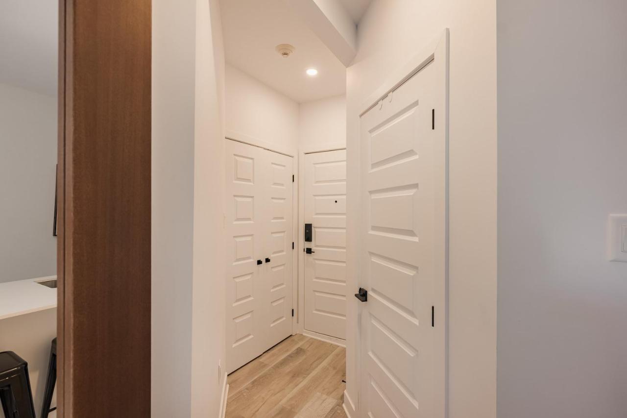 Apartment M11 Gorgeous Modern 2brsofabedheart Of Plateau Montreal
