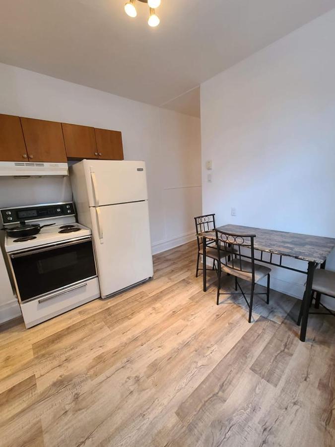 Full Kitchen \\ Tv + Netflix \\ B Homestay