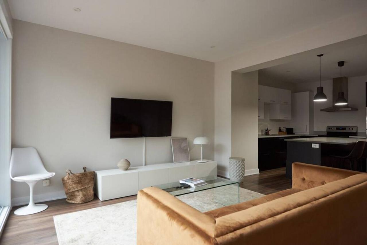 Design 3 Bedroom Flat With Private Terrace In Little Italy By Denstays Apartment Montreal