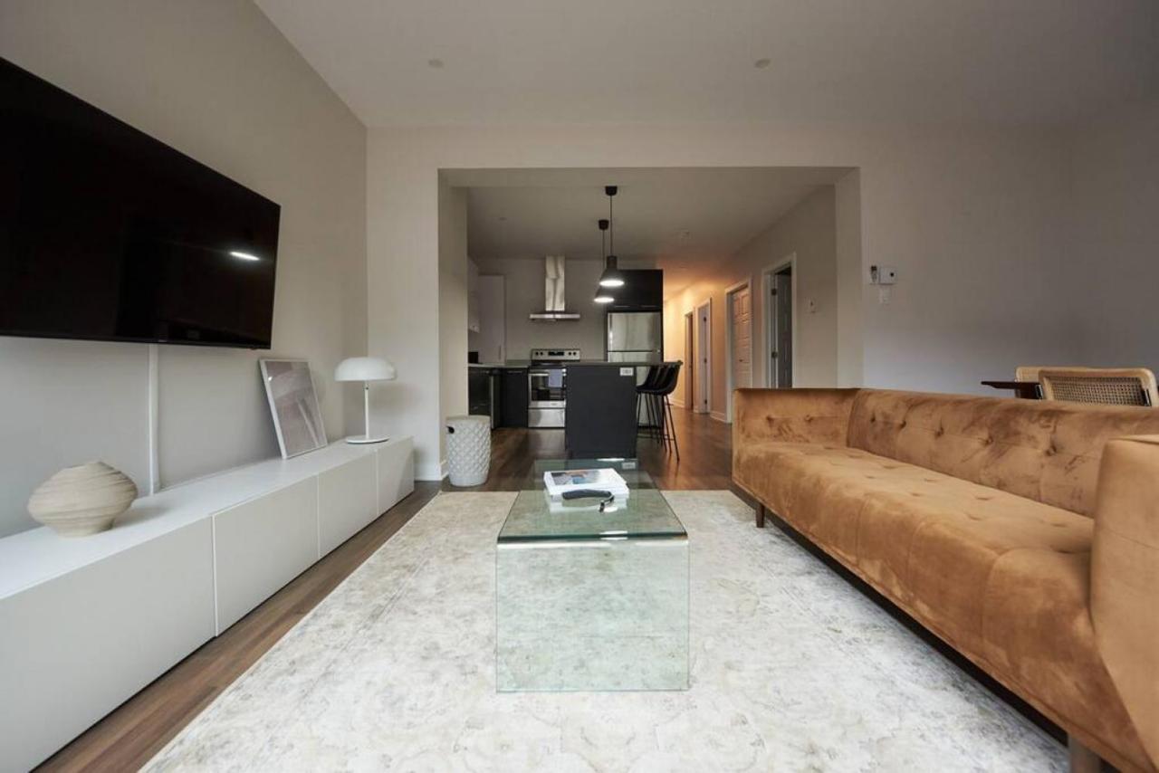Design 3 Bedroom Flat With Private Terrace In Little Italy By Denstays Apartment Montreal