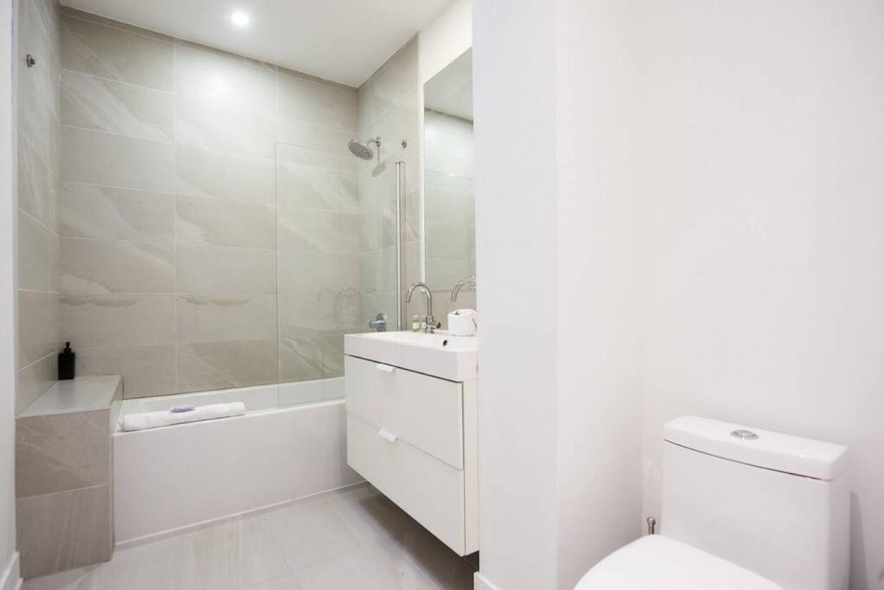 Apartment Design 3 Bedroom Flat With Private Terrace In Little Italy By Denstays *