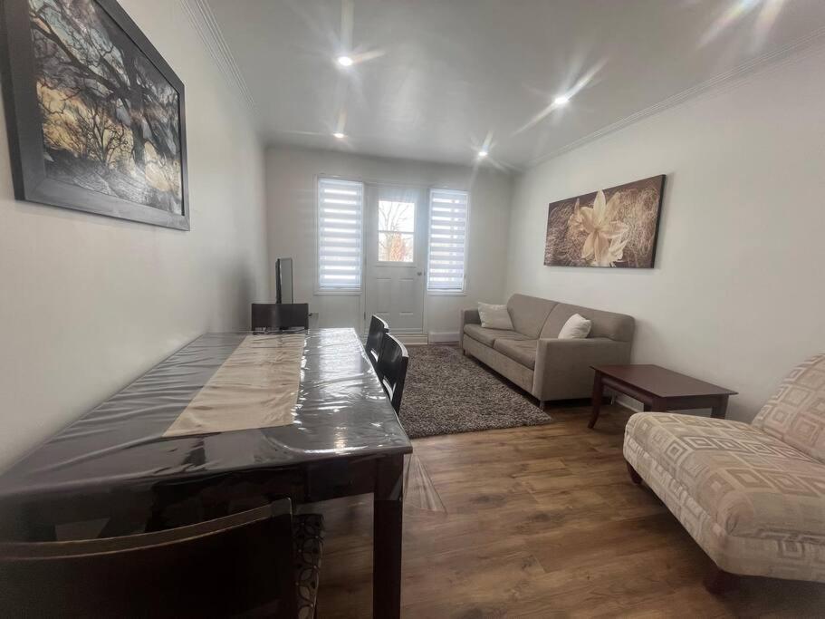Apartment Renovated 2bedrooms With Free Parking Montreal