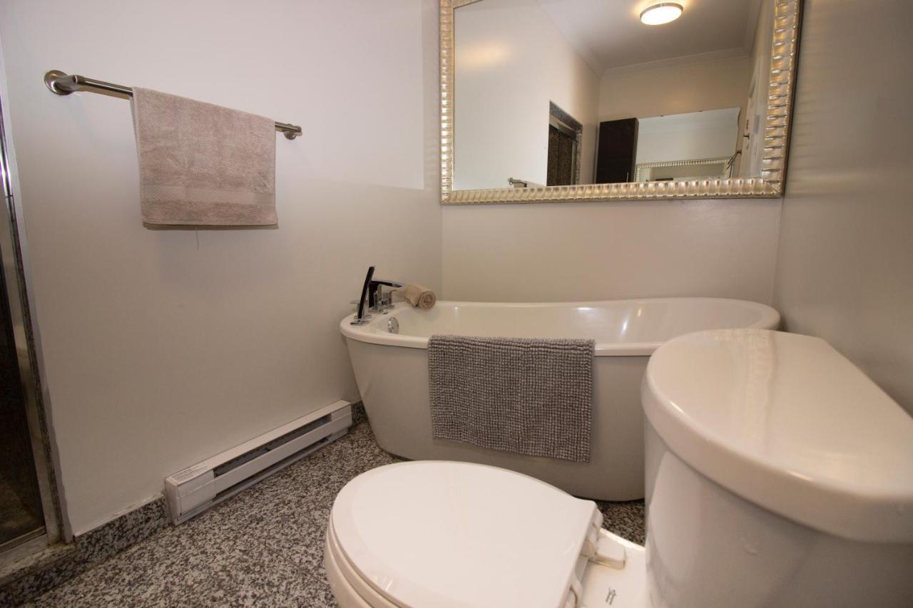 Bell Center/crescent Street Is Your Neighbor Holiday home *