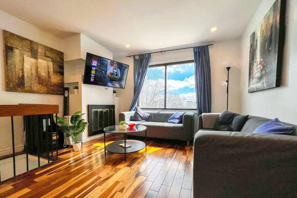 Stylish Townhome Dt Mtl Villa *