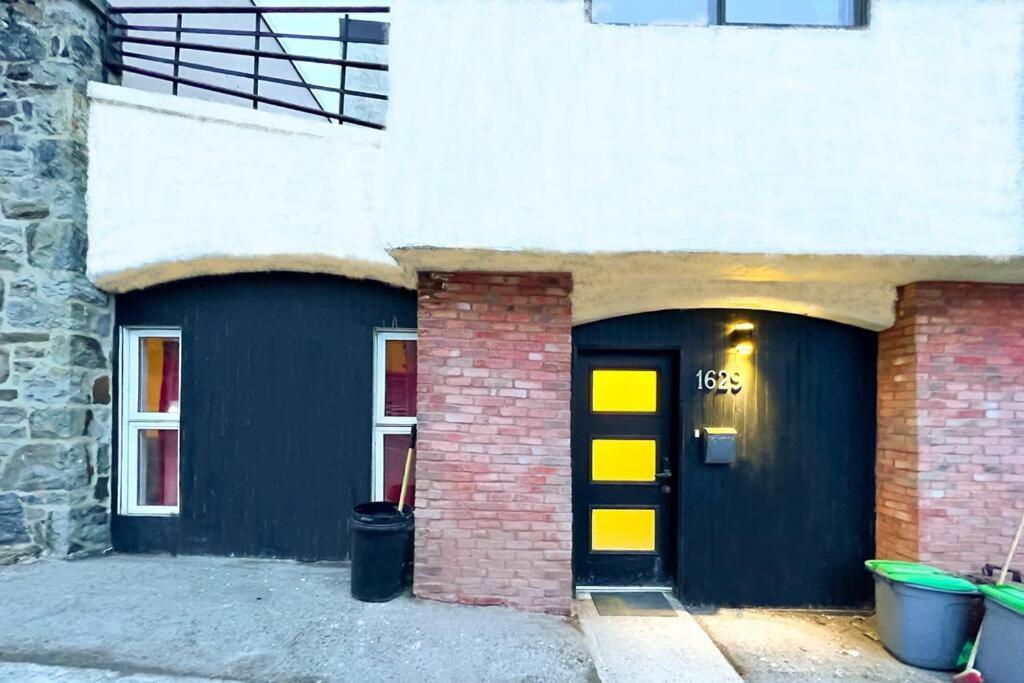 Stylish Townhome Dt Mtl