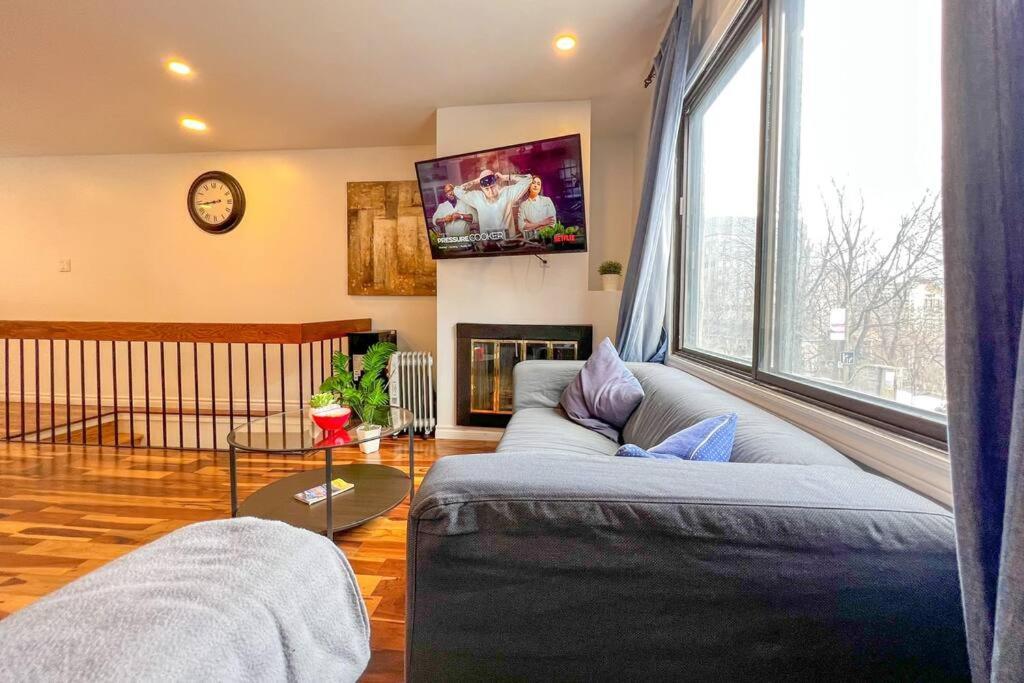 Stylish Townhome Dt Mtl Villa *