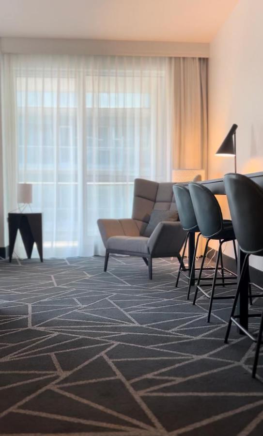 Warwick Le Crystal - Hotel Montreal