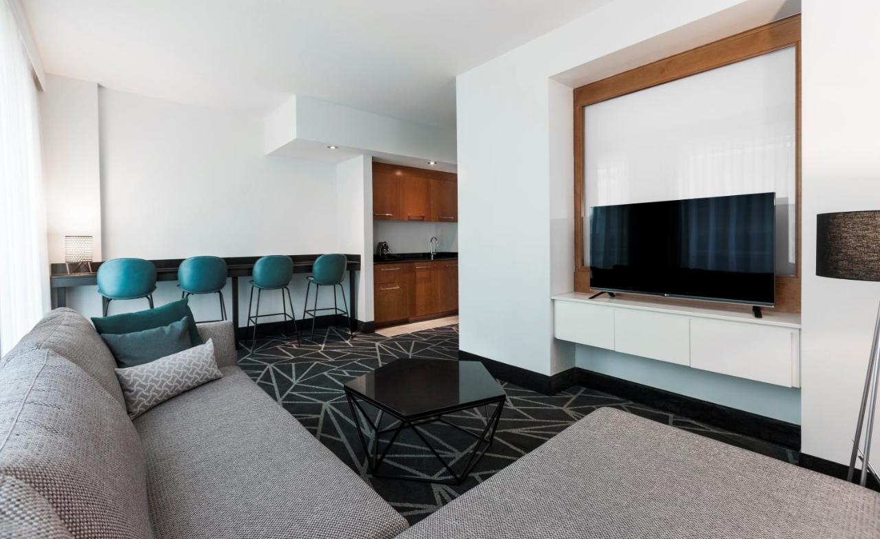 Warwick Le Crystal - Montreal