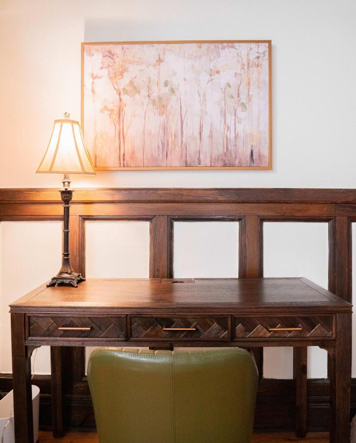 Historical In - The Lilibeth Apartment Montreal