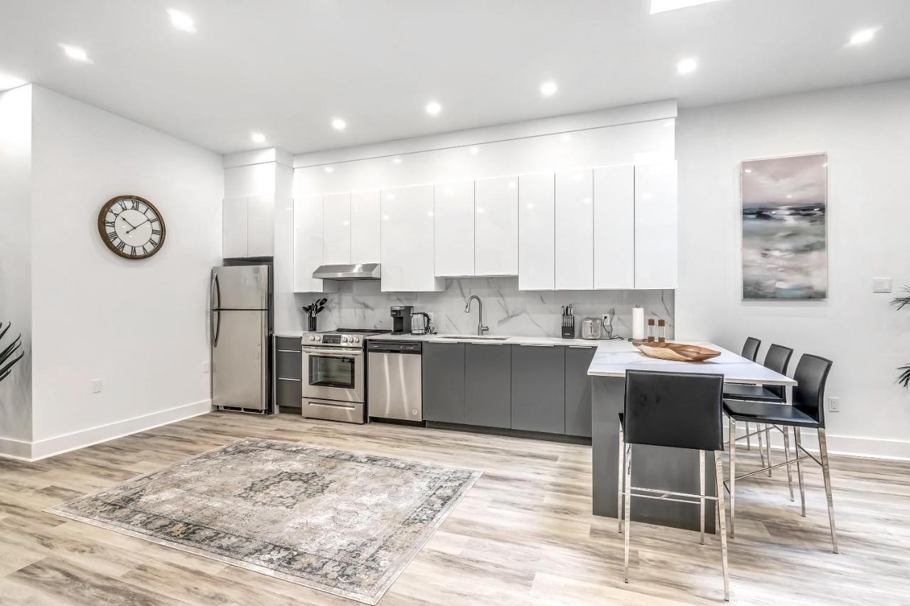 Spacious 5-bed Oasis In The Heart Of Downtown-5 Min To Bell Center, Free Parking Montreal