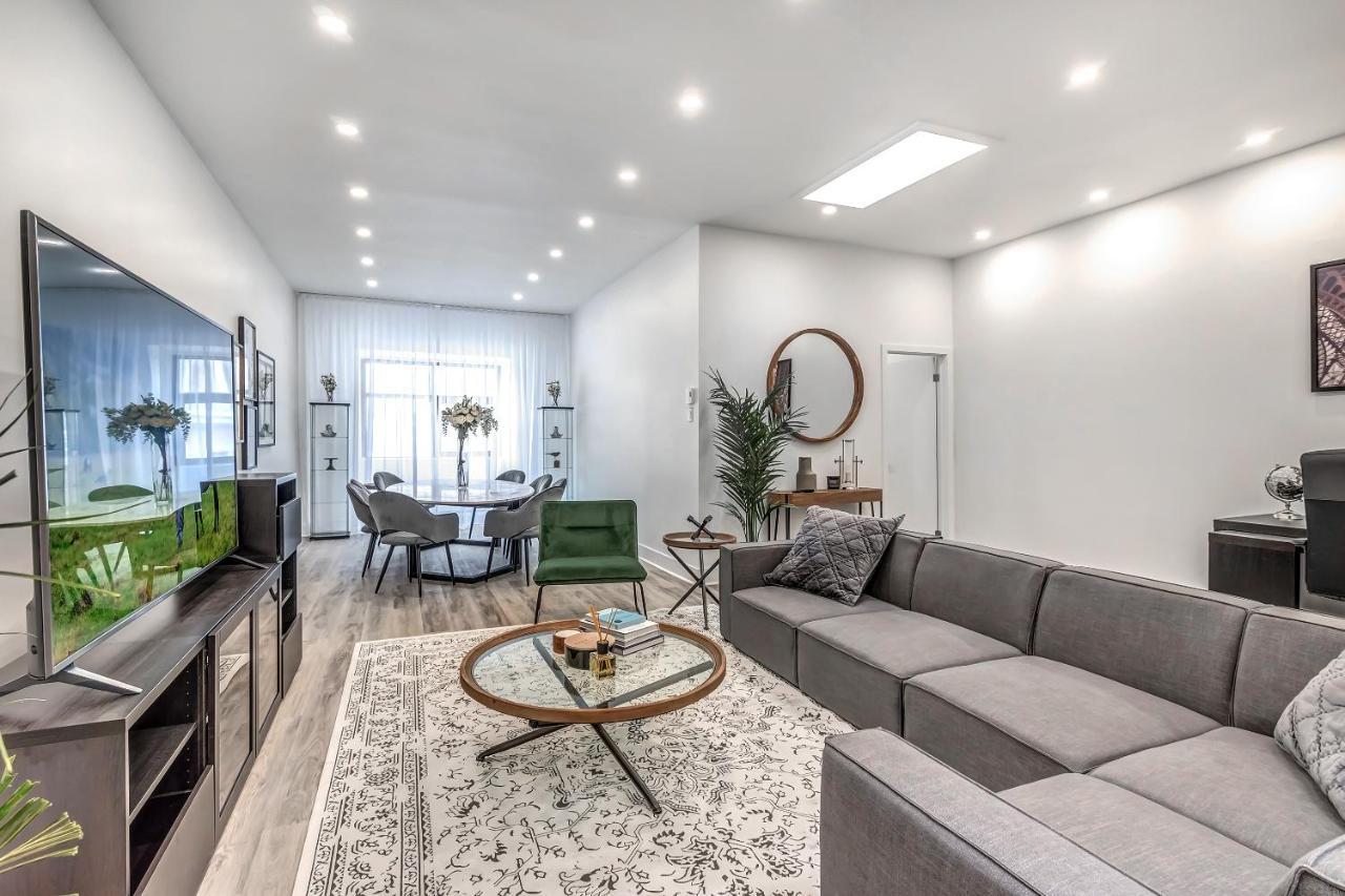 Spacious 5-bed Oasis In The Heart Of Downtown-5 Min To Bell Center, Free Parking *
