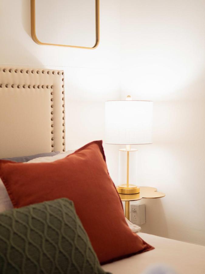 Historical In - The Lilibeth * Montreal