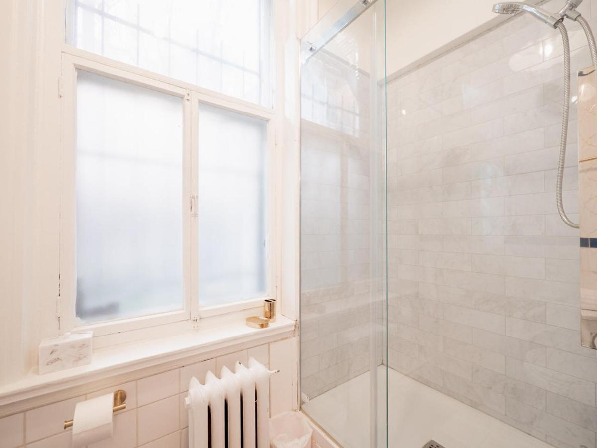 Historical In - La Marie Antoinette Montreal