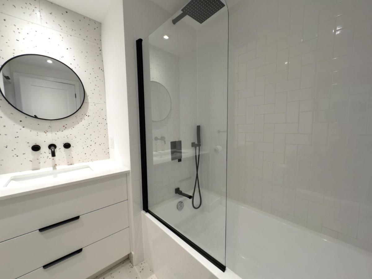 Charming 2-bedr Haven 2mins From Frontenac Metro *