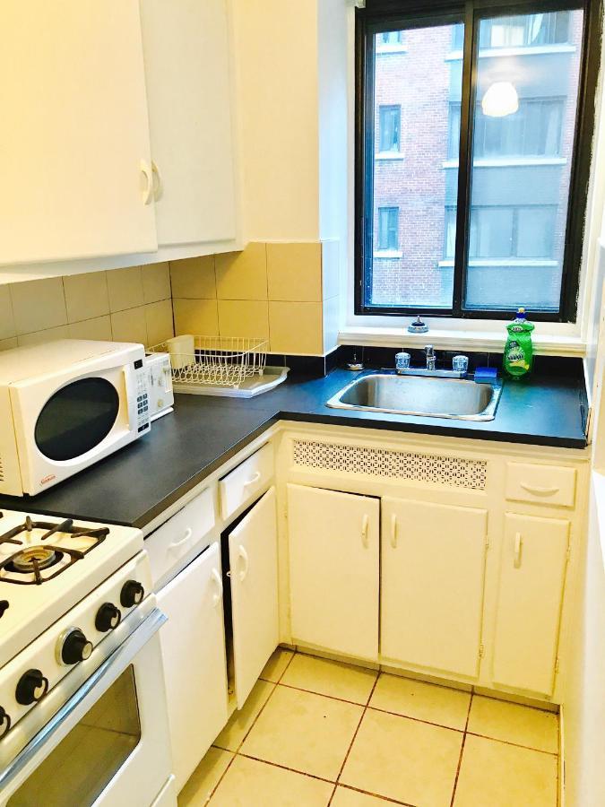 Stylish Apartment: Comfortable In The Golden Square Mile Apartment *