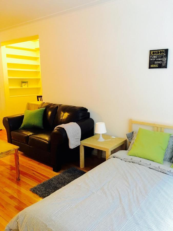 Stylish Apartment: Comfortable In The Golden Square Mile Apartment *