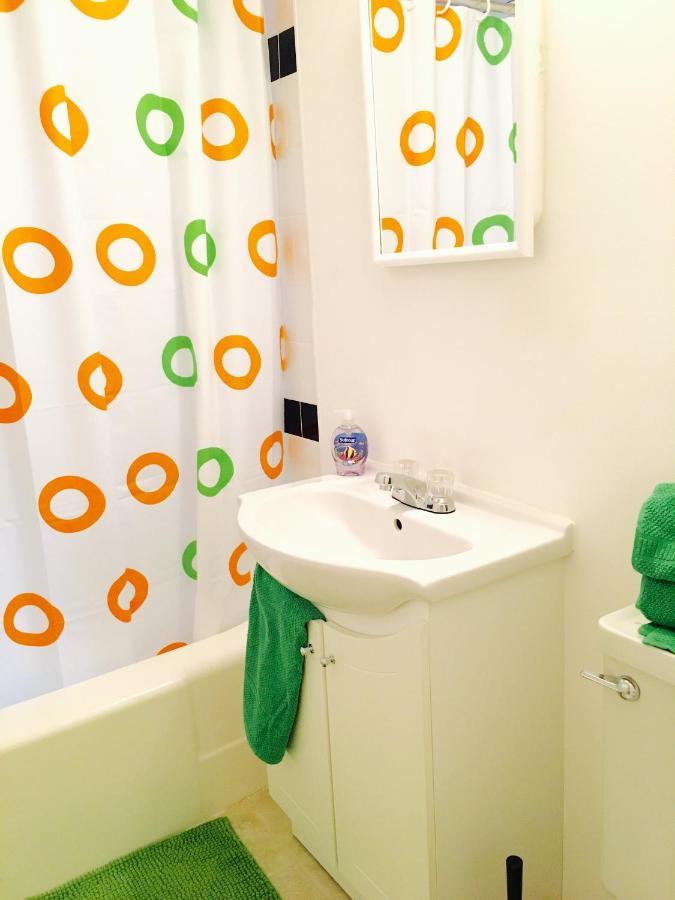Apartment Stylish Apartment: Comfortable In The Golden Square Mile *