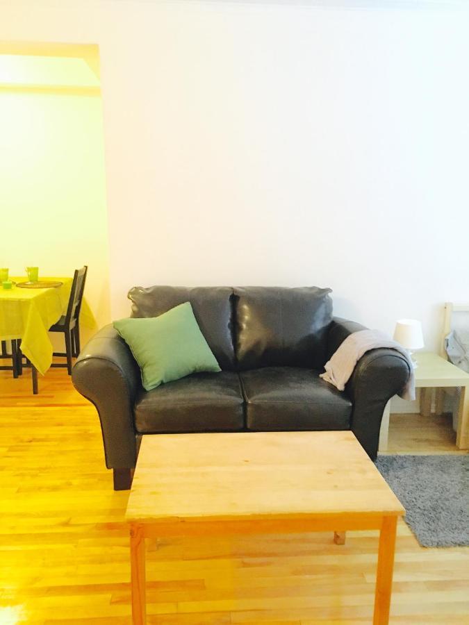 Stylish Apartment: Comfortable In The Golden Square Mile Montreal