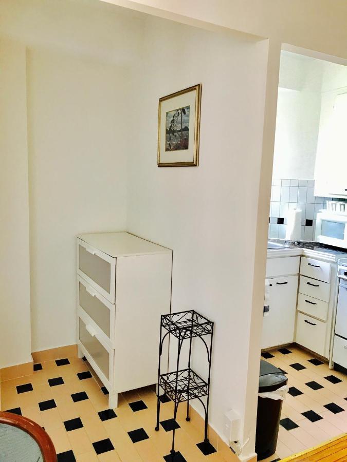 Stylish Apartment: Comfortable In The Golden Square Mile Apartment
