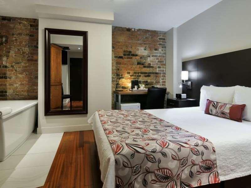 Le Pomerol Hotel Montreal