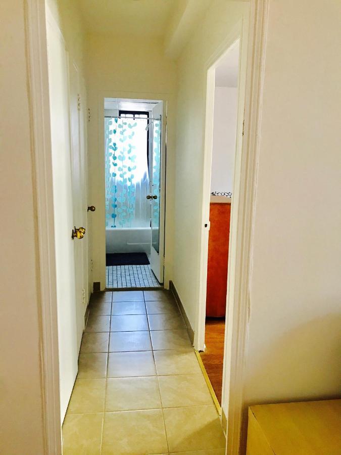 Stylish Apartment: Comfortable In The Golden Square Mile Apartment *